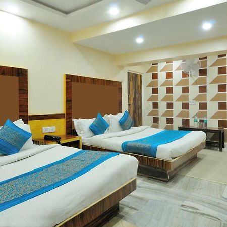 Hotel Lahorimal Deluxe 뉴델리 외부 사진
