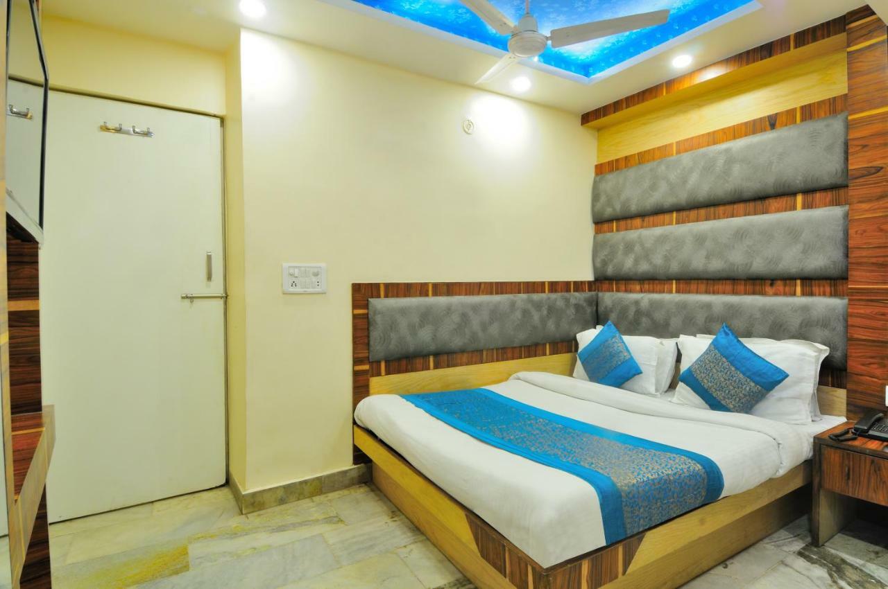 Hotel Lahorimal Deluxe 뉴델리 외부 사진