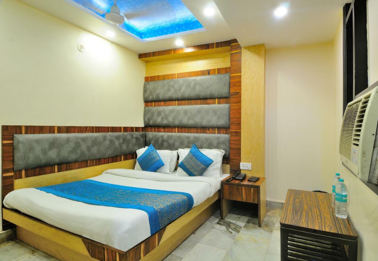 Hotel Lahorimal Deluxe 뉴델리 외부 사진