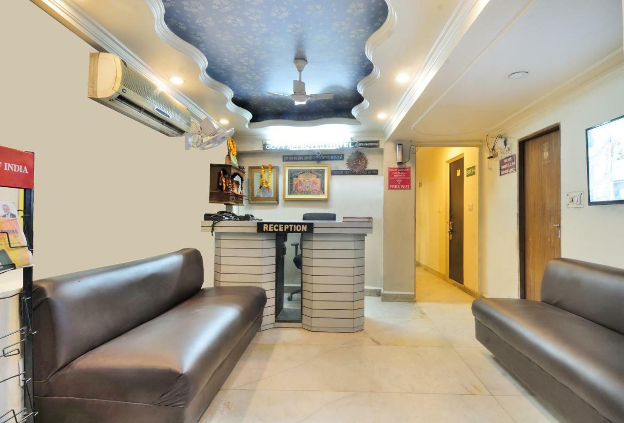 Hotel Lahorimal Deluxe 뉴델리 외부 사진