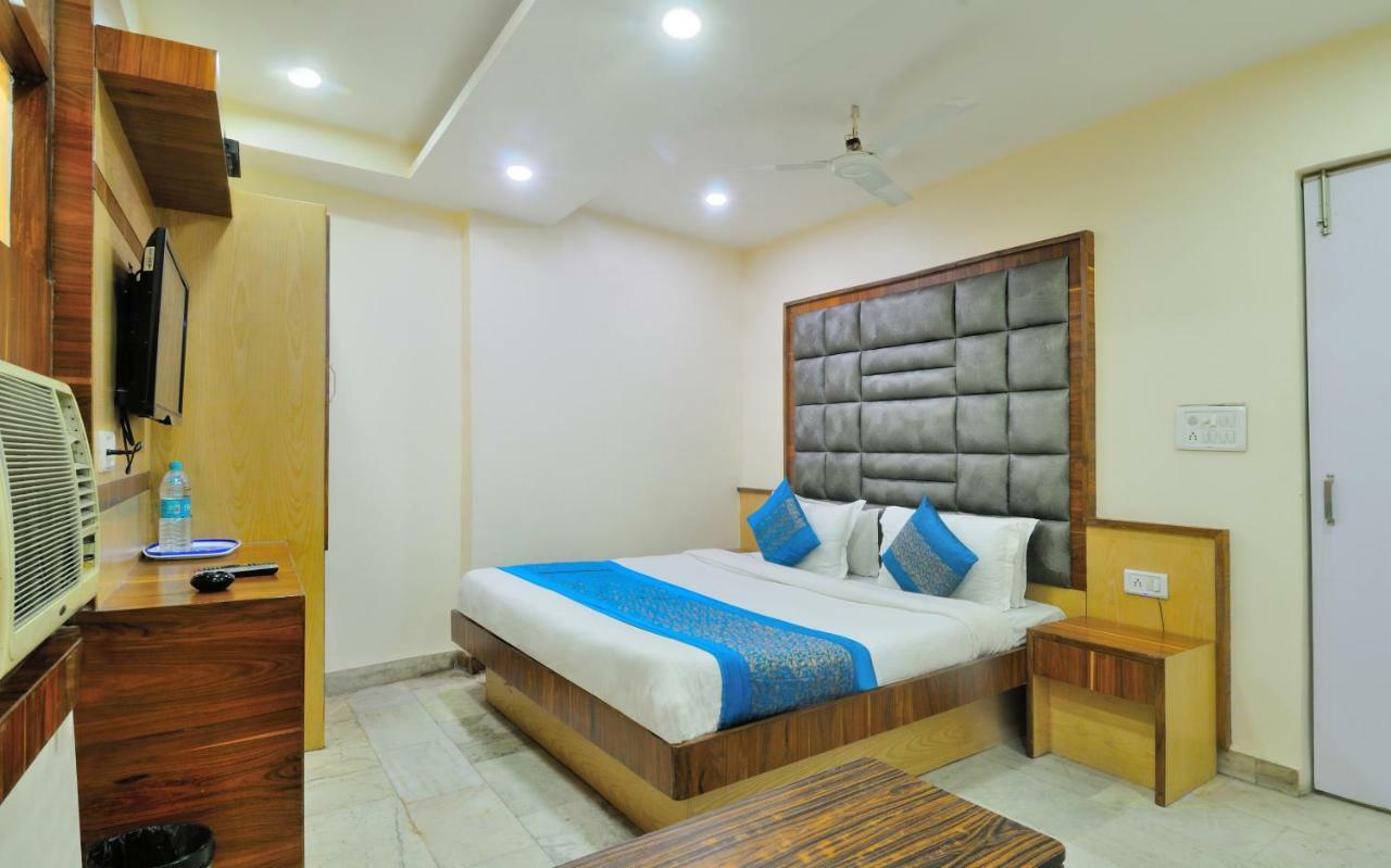 Hotel Lahorimal Deluxe 뉴델리 외부 사진